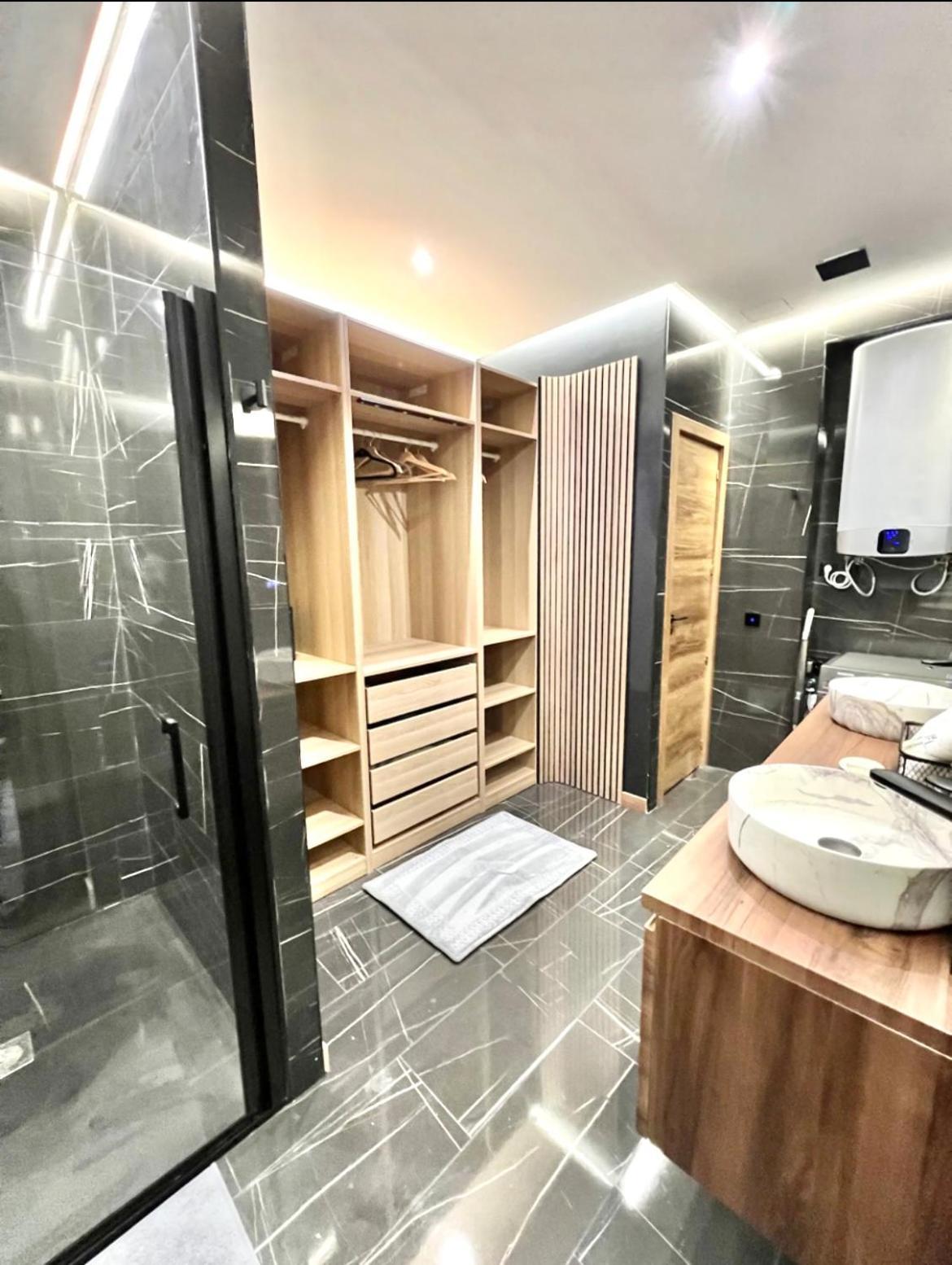 Luxury And Elegant Apartment Madrid Exterior photo